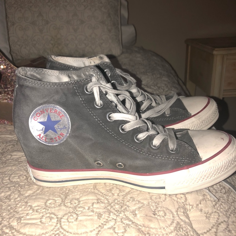 Black converse all stars with slight heel